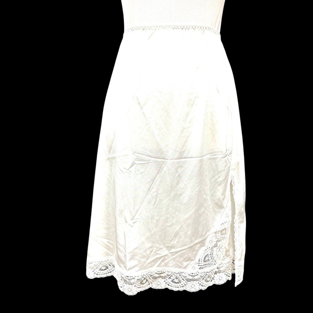 Vassarette Vintage White Lace Trim Half Slip Side‎ Slit Bow Detail Medium USA